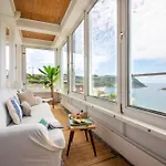 Far Out Inn Guesthouse